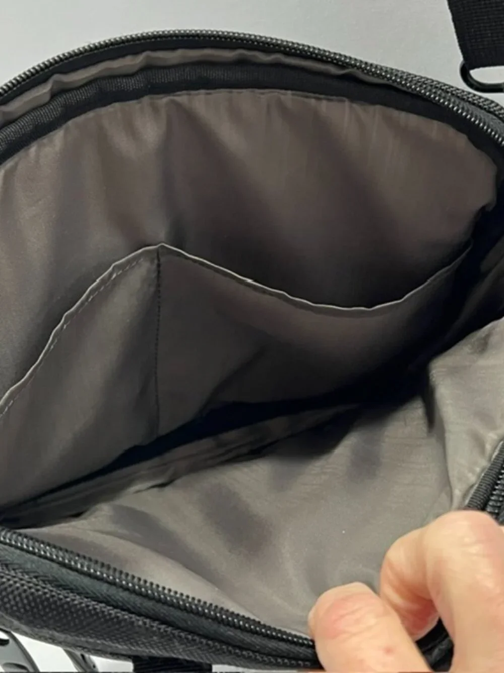 Samsonite Tablet/IPad Padded Case Removable Adjust Shoulder Strap Top-Zip
